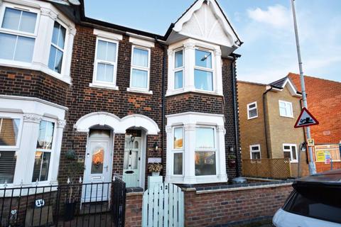 4 bedroom terraced house for sale, Main Road, Queenborough