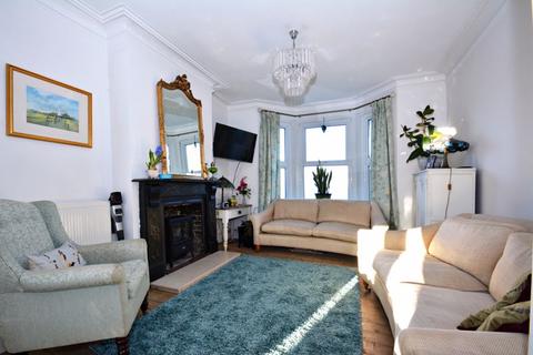 4 bedroom terraced house for sale, Main Road, Queenborough