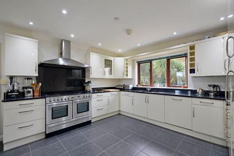 3 Farley Close, Truro, TR1 2GD