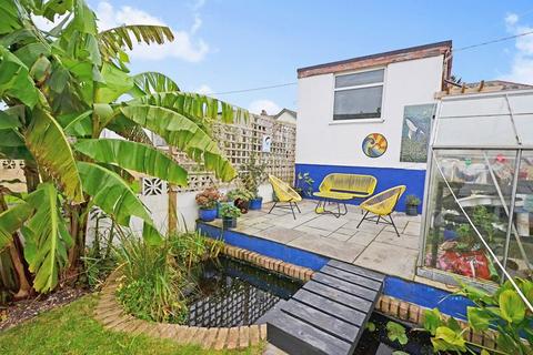 6 Eliot Road, Truro, TR1 3TQ