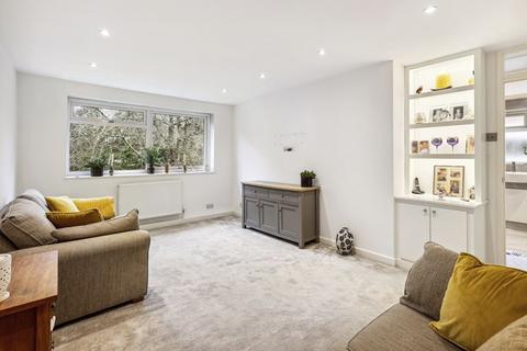 8 Warwick Gardens, Thames Ditton, KT7 0RA