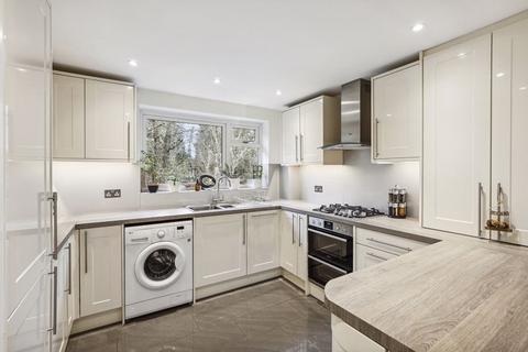 8 Warwick Gardens, Thames Ditton, KT7 0RA