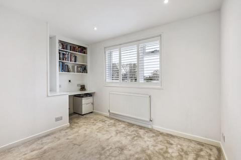 8 Warwick Gardens, Thames Ditton, KT7 0RA