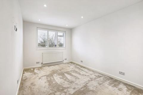 8 Warwick Gardens, Thames Ditton, KT7 0RA