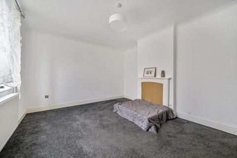 2 bedroom end of terrace house for sale, Dudley Gardens, Romford, RM3