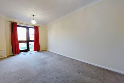 1 bedroom ground floor flat for sale, Epsom Road, Leatherhead KT22