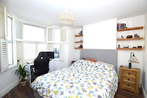 2 bedroom apartment to rent, Crowther Road, London, SE25