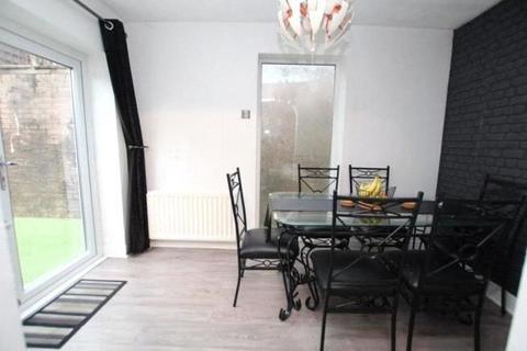 2 bedroom semi-detached house to rent, Bradford BD2