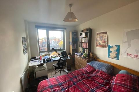 2 bedroom house share to rent, Apartment 702 Metis, City Centre
