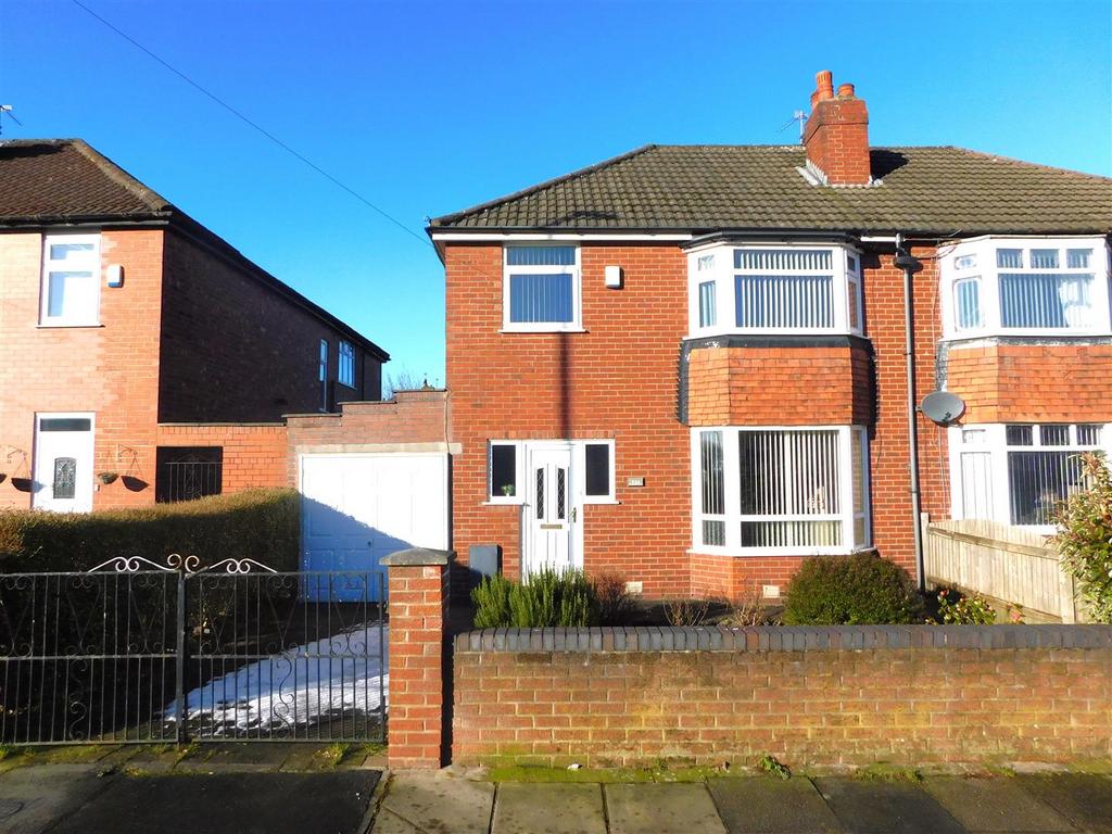Lord Lane, Failsworth, Manchester 3 bed townhouse £250,000