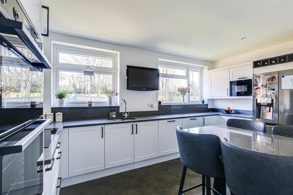 Wellers Close, Westerham TN16 3 bed end of terrace house for sale £