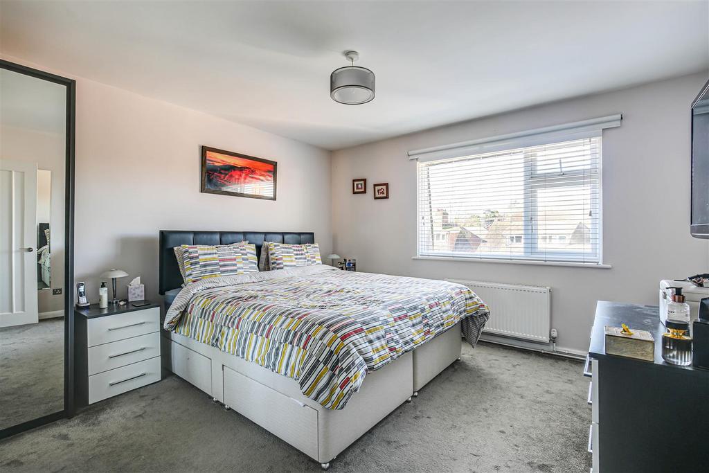 10 Bedroom.jpg