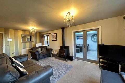 3 bedroom detached bungalow for sale - Highfield Avenue, Birdsedge, Huddersfield, HD8 8XT
