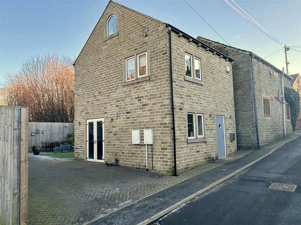 King Street, Skelmanthorpe, HD8 9DY 3 bed detached house for sale £