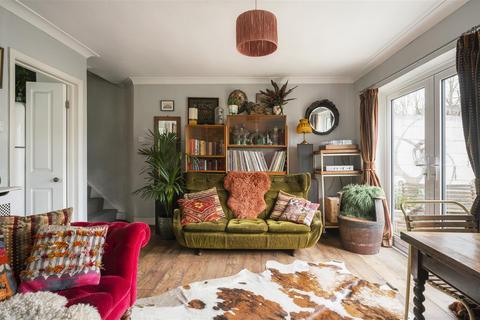 Flat 2, 1 Burgoyne Road, London, SE25 6JT