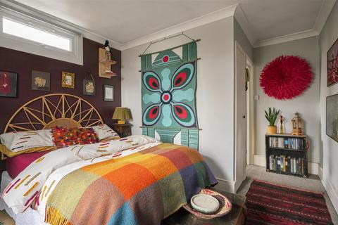 Flat 2, 1 Burgoyne Road, London, SE25 6JT