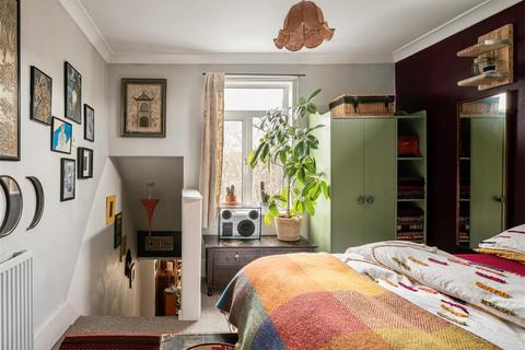 Flat 2, 1 Burgoyne Road, London, SE25 6JT