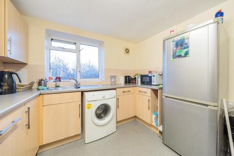 2 bedroom flat for sale, Regina Road, London