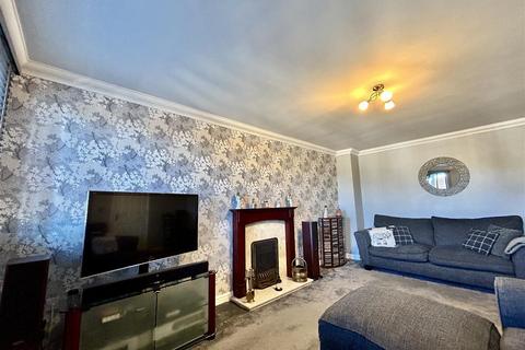 3 bedroom semi-detached house for sale, Apple Tree Lane, Kippax, Leeds, LS25