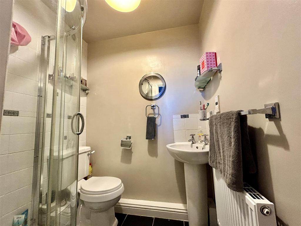 11appletreelaneensuite.JPG