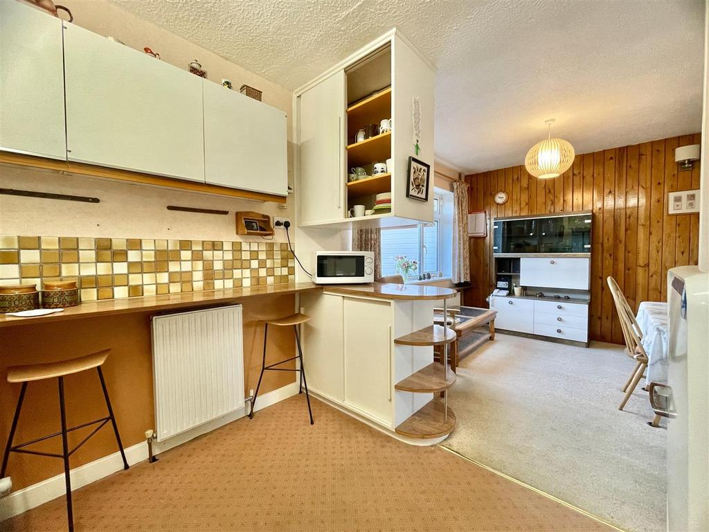 Ringway, Garforth, Leeds 4 bed semidetached house for sale £300,000