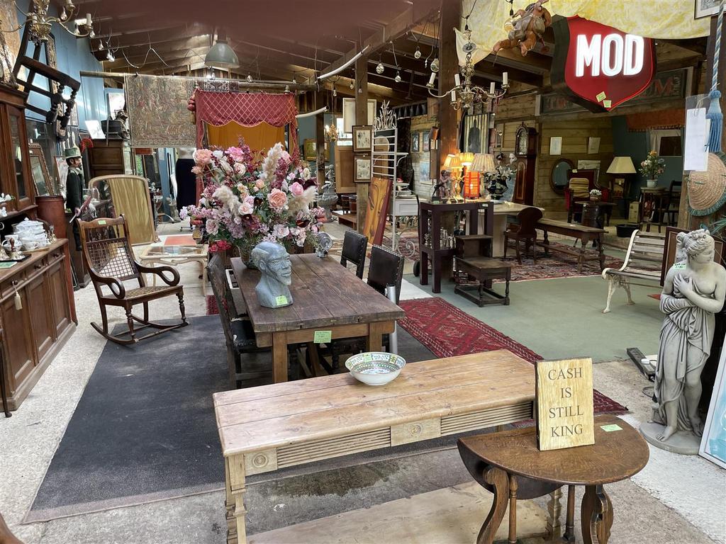Antiques Barn 1.JPG