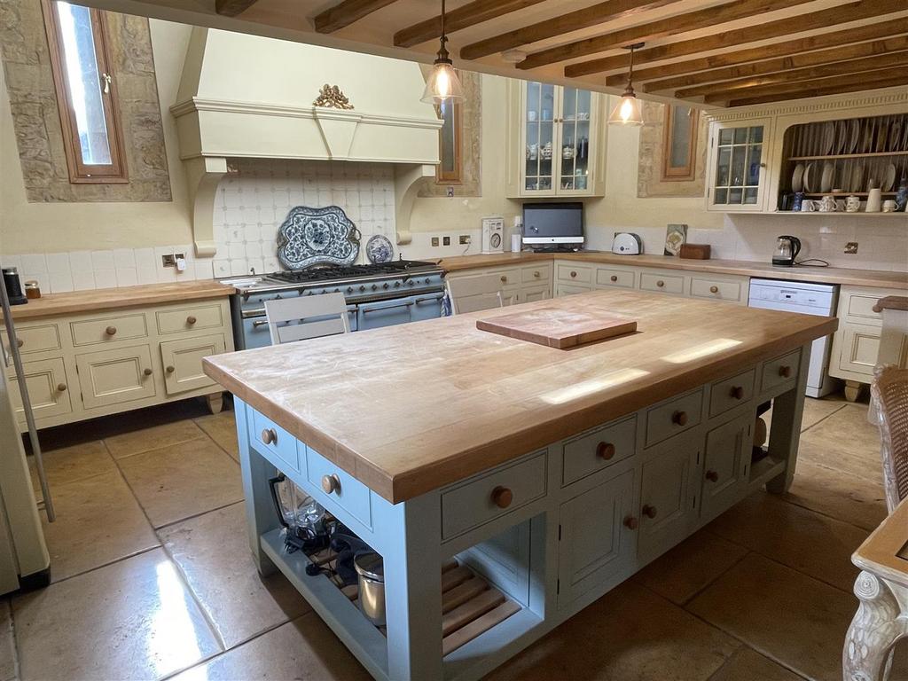Kitchen.JPG