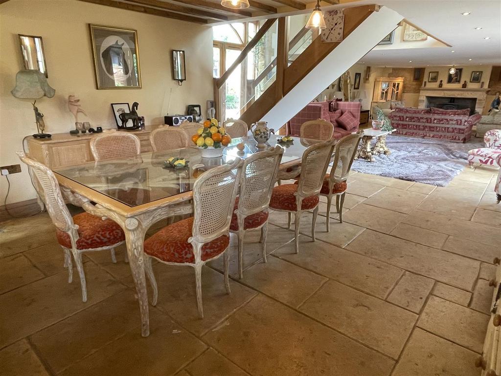 Dining Area.JPG