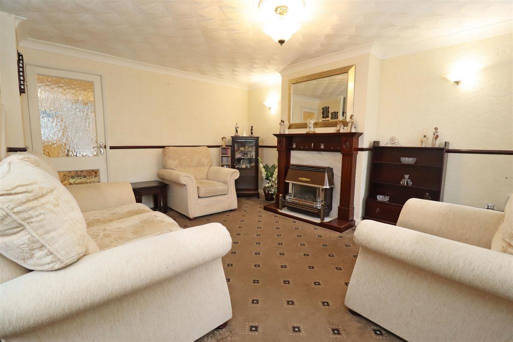 Whinfield Close, StocktonOnTees, TS19 8UA 3 bed house