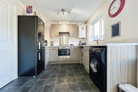 3 bedroom semi-detached house for sale - Worthington Place, Leigh