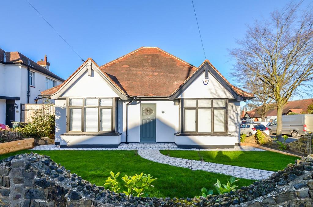 Bridgwater Drive, WestcliffonSea SS0 3 bed detached house £600,000