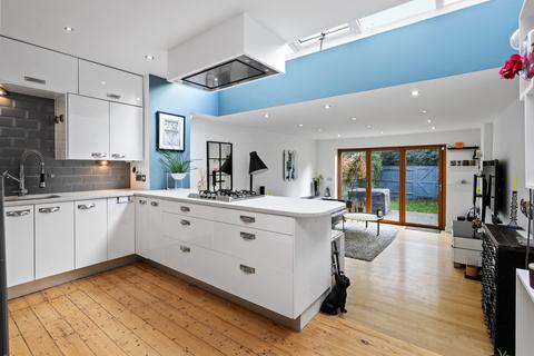 9 Belsize Avenue, London, W13 9TF