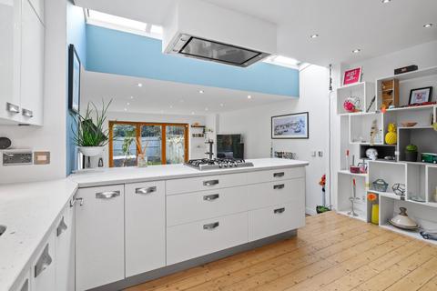 9 Belsize Avenue, London, W13 9TF