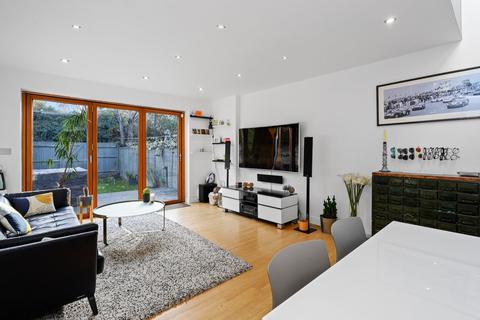 9 Belsize Avenue, London, W13 9TF