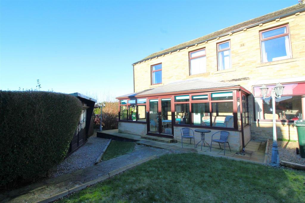 Huddersfield Road, Bradford BD12 3 bed detached house for sale £225,000