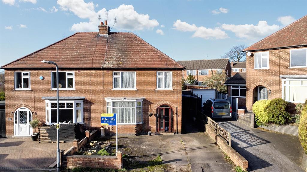 St. Helens Crescent, Trowell, Nottingham 3 bed semidetached house for