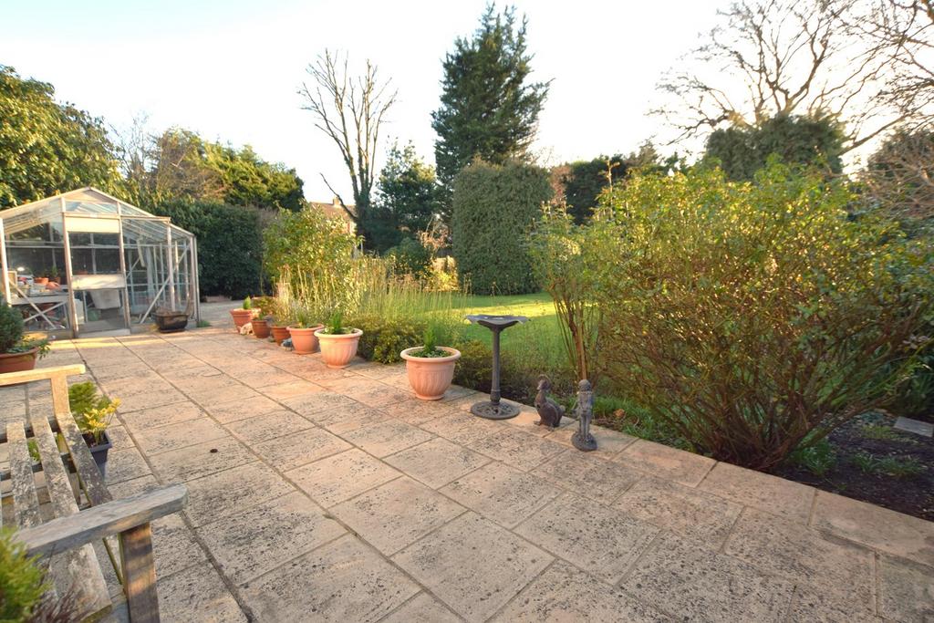 Upland Road, Billericay, CM12 2 bed detached house for sale £650,000