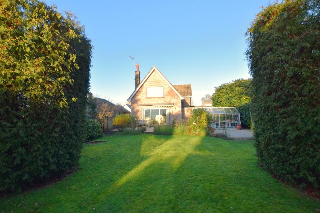 Upland Road, Billericay, CM12 2 bed detached house for sale £650,000