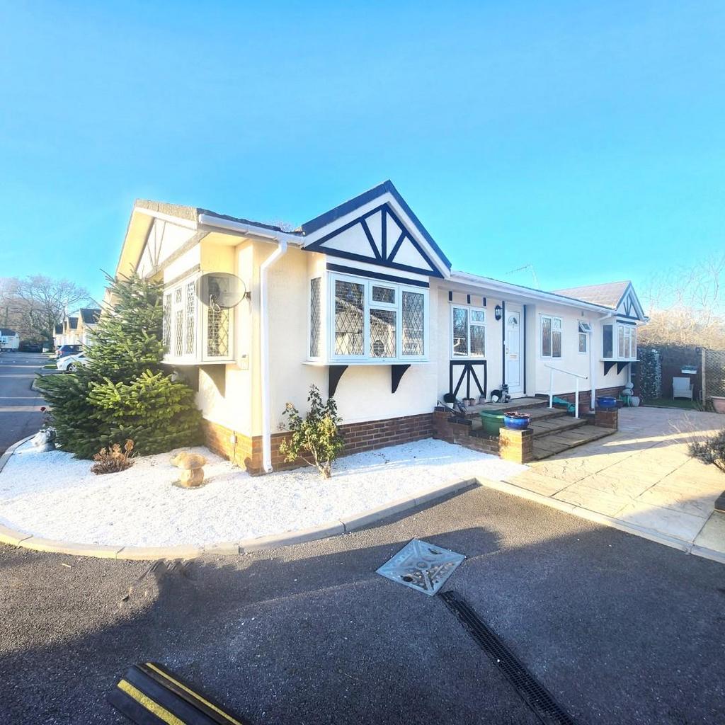 Langley Common Road, Barkham 2 bed park home for sale £210,000