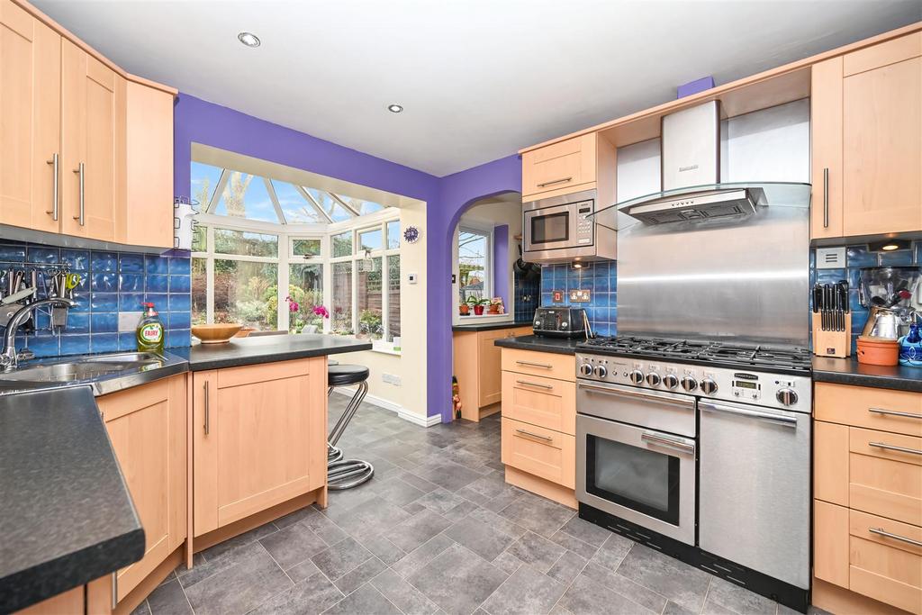 Roundhead Fold, Apperley Bridge, Bradford 4 bed detached house for sale