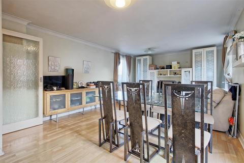 23 Augustus Close, Cambridge, CB4 2UD