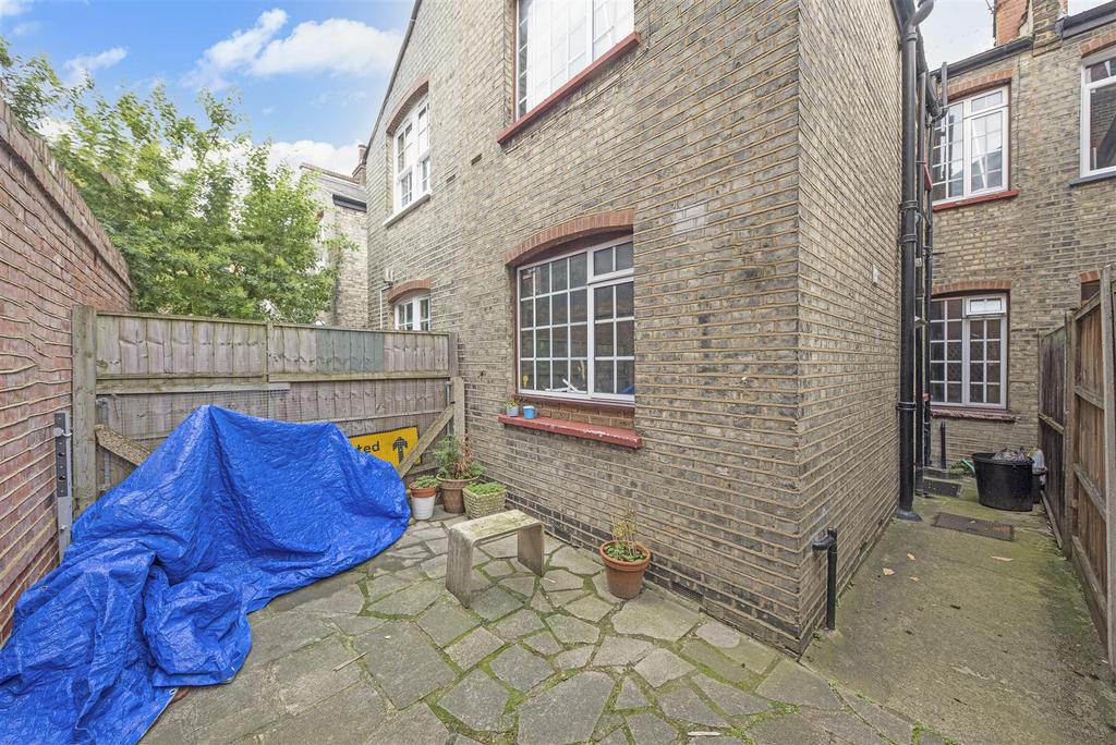 Cyprus Street, London E2 3 bed terraced house for sale £839,950