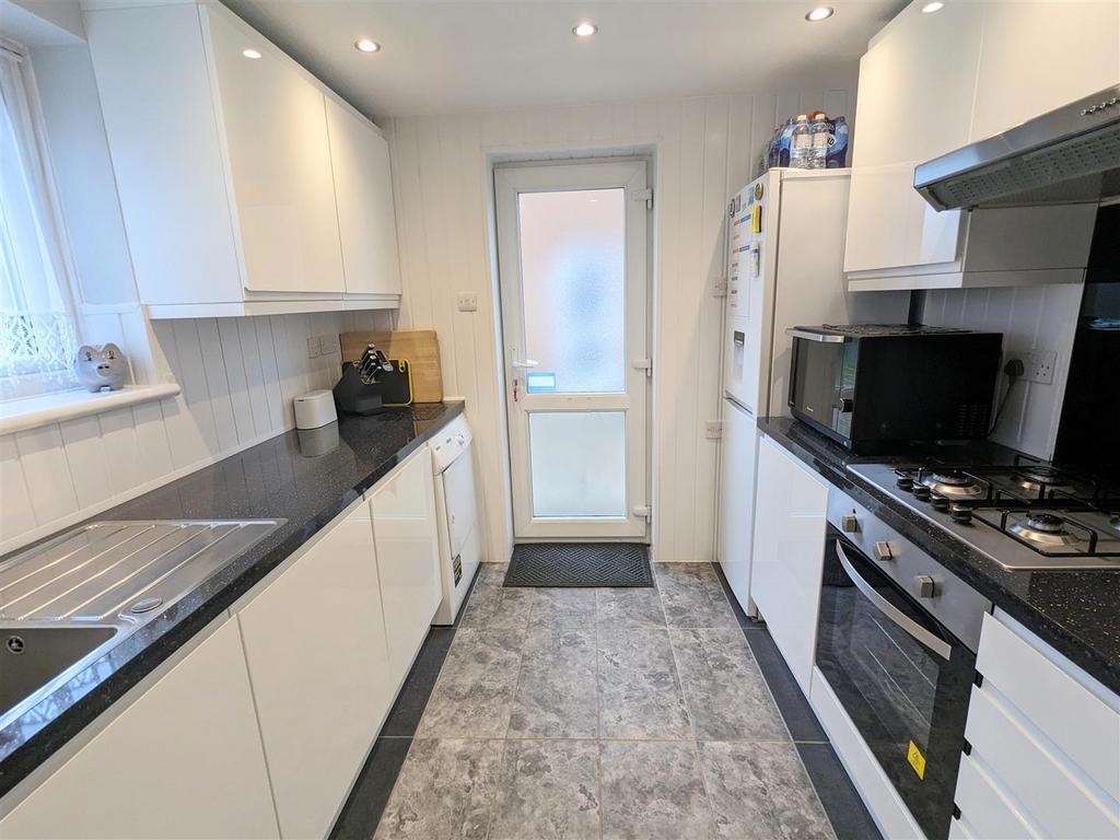 Fallowfield, Chatham 3 bed semidetached house for sale £325,000