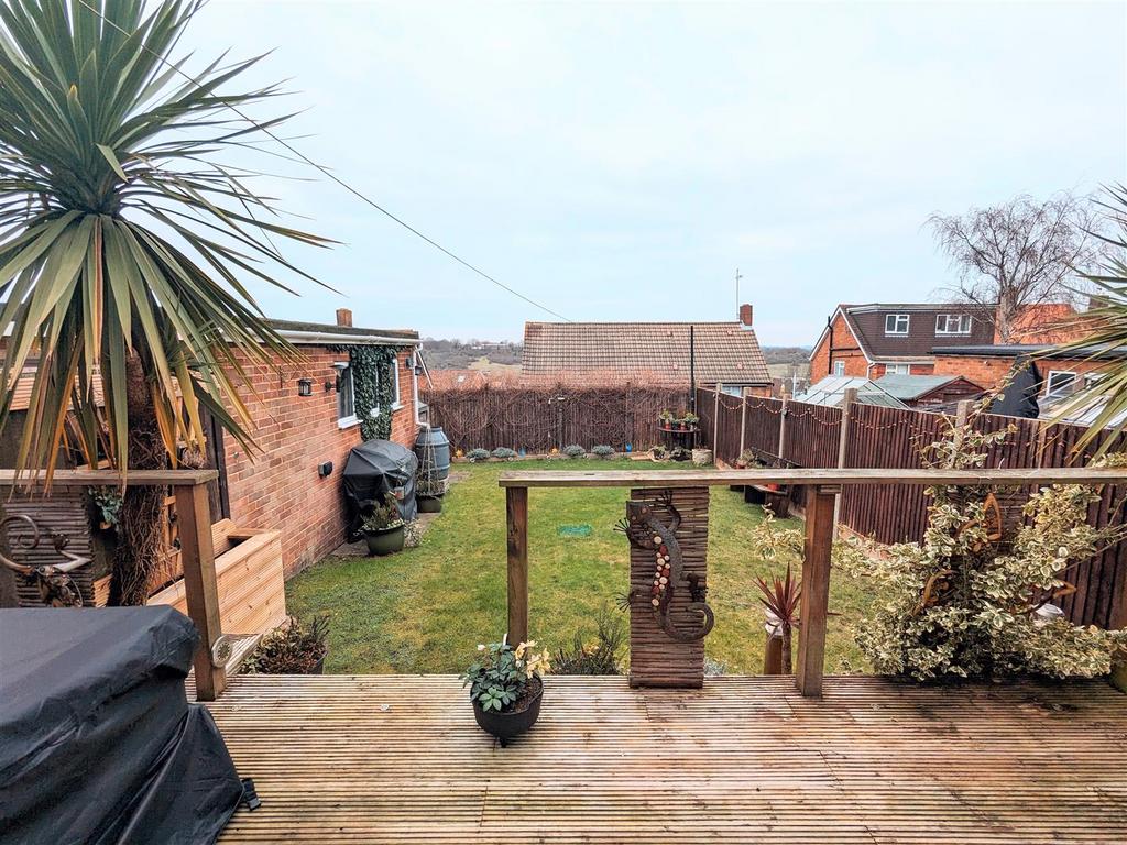 Fallowfield, Chatham 3 bed semidetached house for sale £325,000