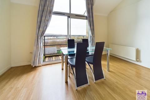 2 bedroom penthouse for sale, Pleasant Row, Gillingham