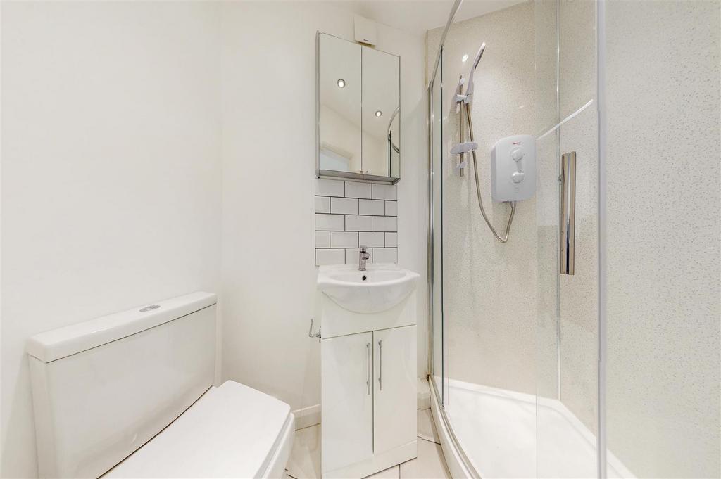 105 Whitechapel Road - fa Yk0pf KKf XGSHw0h5e S.jpg