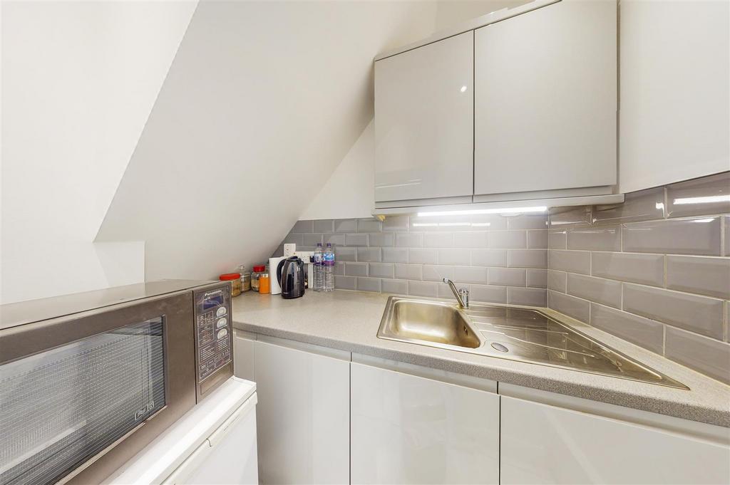 105 Whitechapel Road - rvux Z6r REizc Mt9a OOZx.jpg