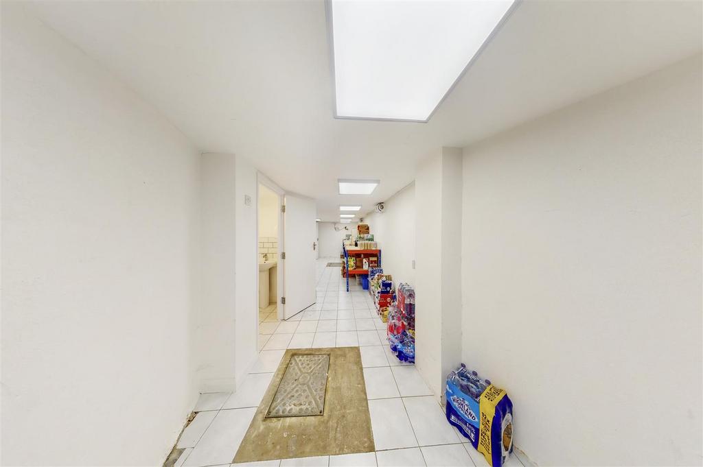 105 Whitechapel Road - Tl Ifp EZC9rflh7 Zt YTEb.jpg