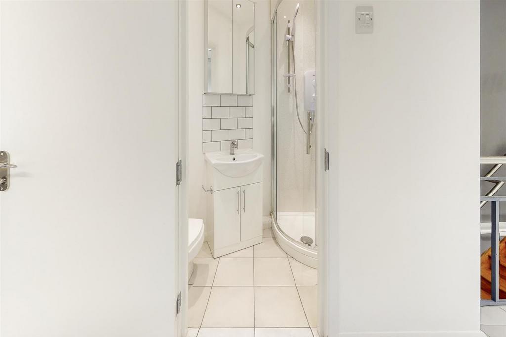 105 Whitechapel Road - A4o Rac WBEFTr Ze Pfwq Mr.jpg