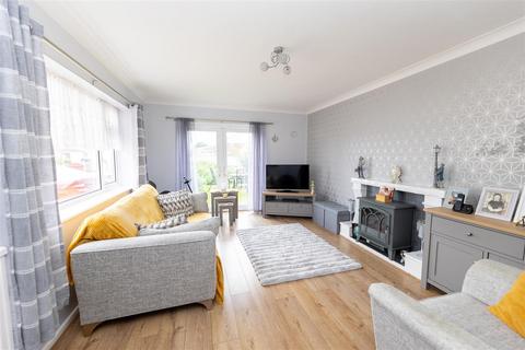 217 Constable Avenue, Clacton-on-sea, CO16 8XE
